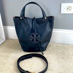 Tory Burch Miller bucket bag with crossbody straps in soft black leather.12x10x7